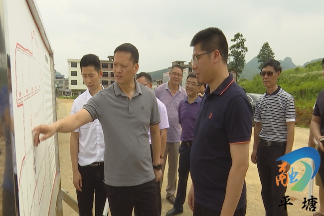 平塘县委副书记,代理县长石磊带队调研平塘县产业园区建设情况
